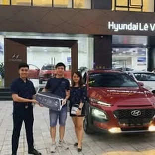 Bàn giao xe Hyundai cho khách hàng tại Hòa Bình